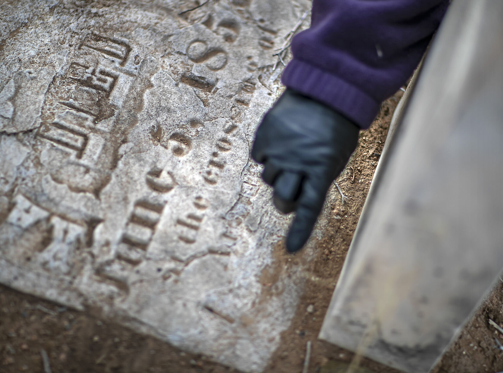 122122 jw kingsbury grave3.jpg